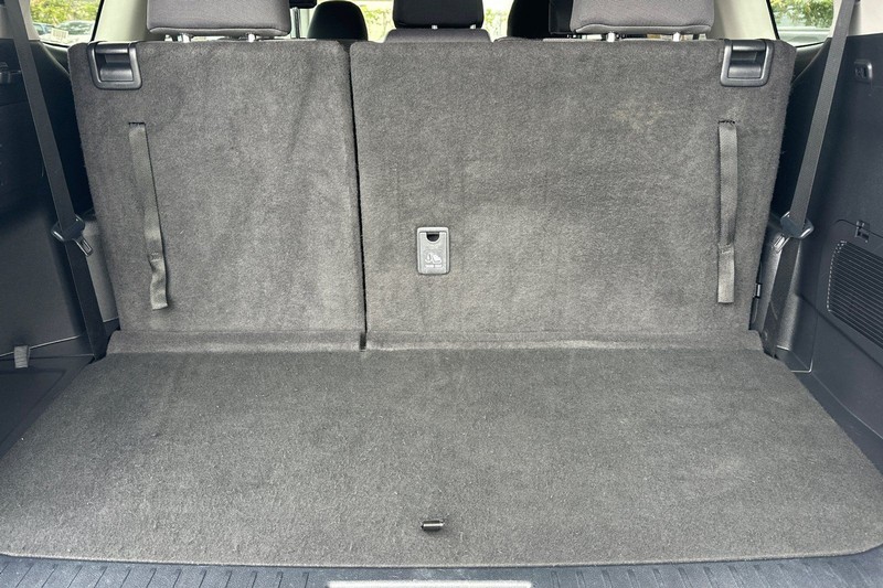 Toyota Highlander Vehicle Full-screen Gallery Image 16