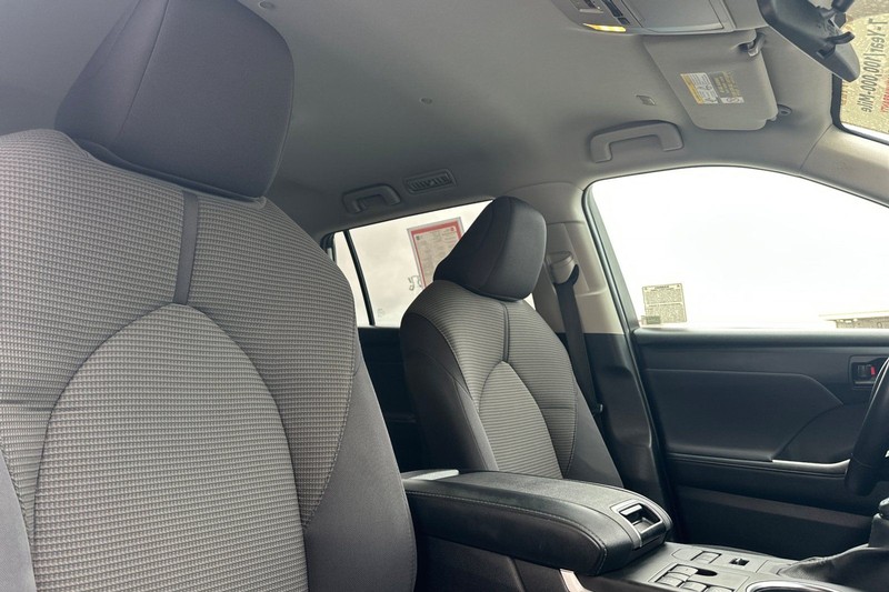 Toyota Highlander Vehicle Full-screen Gallery Image 18