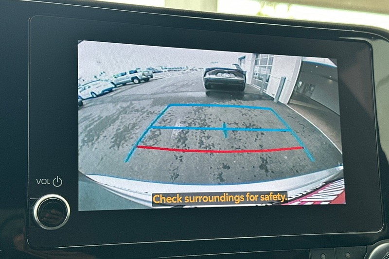 Toyota Highlander Vehicle Full-screen Gallery Image 21