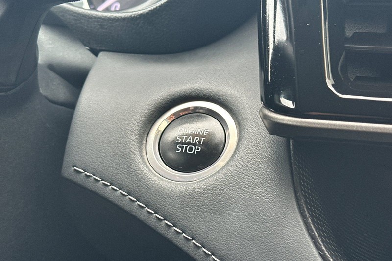 Toyota Highlander Vehicle Full-screen Gallery Image 24