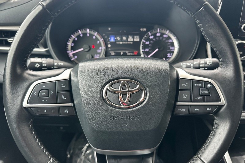 Toyota Highlander Vehicle Full-screen Gallery Image 25