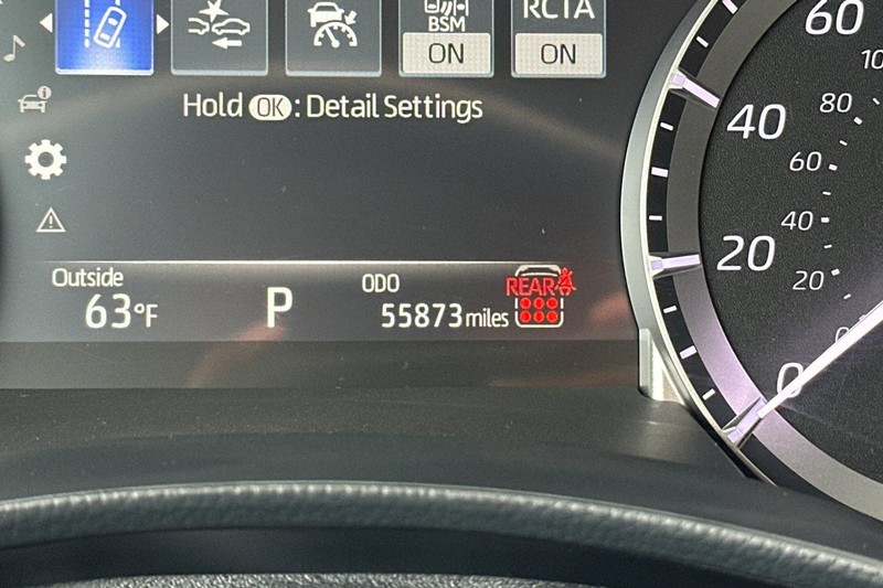 Toyota Highlander Vehicle Full-screen Gallery Image 27