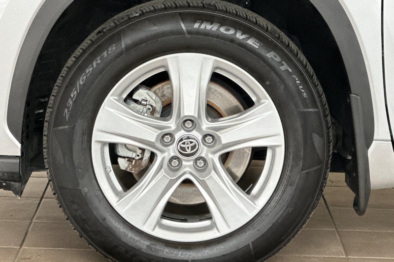 Toyota Highlander Vehicle Full-screen Gallery Image 28