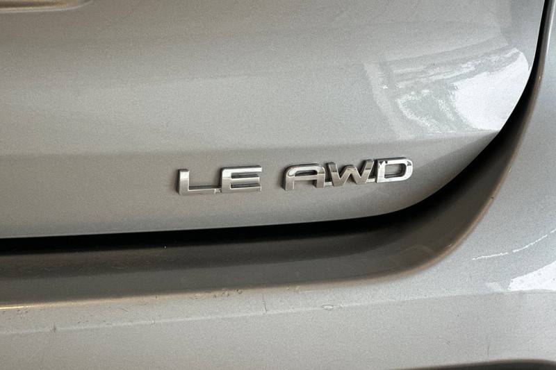 Toyota Highlander Vehicle Full-screen Gallery Image 29