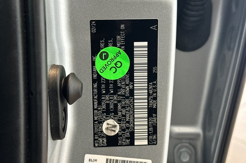 Toyota Highlander Vehicle Full-screen Gallery Image 31