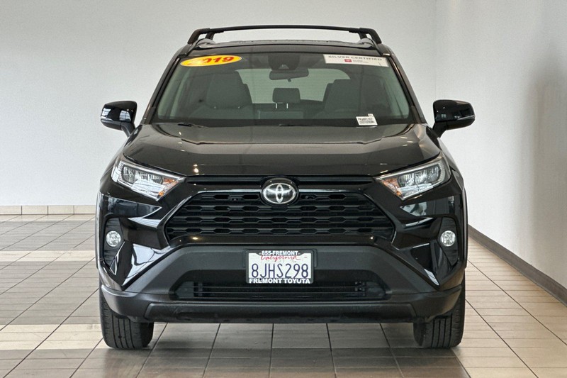 Toyota RAV4 Vehicle Full-screen Gallery Image 09