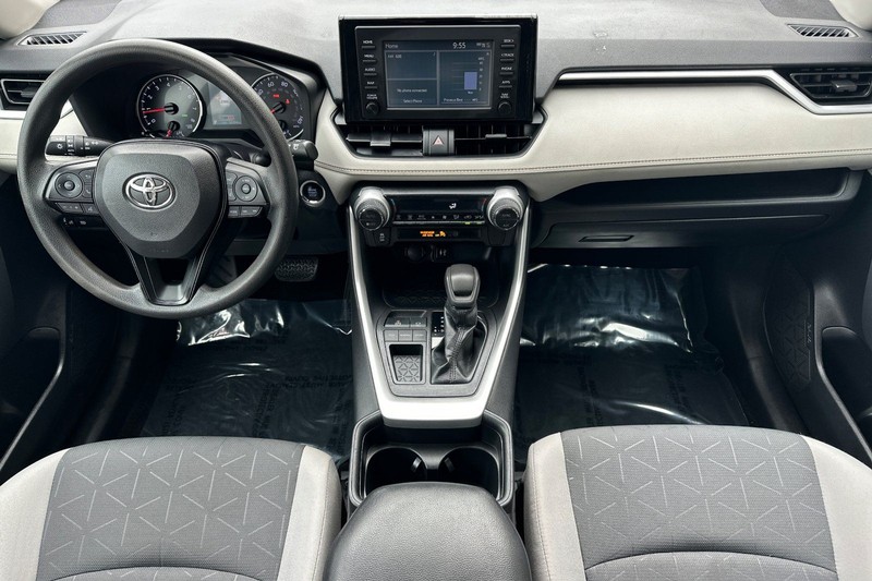 Toyota RAV4 Vehicle Full-screen Gallery Image 13