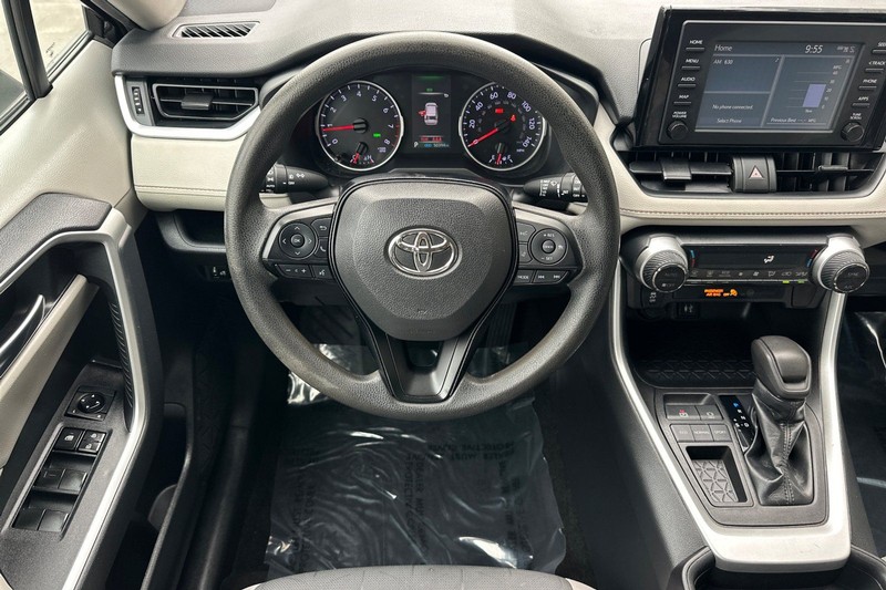 Toyota RAV4 Vehicle Full-screen Gallery Image 14