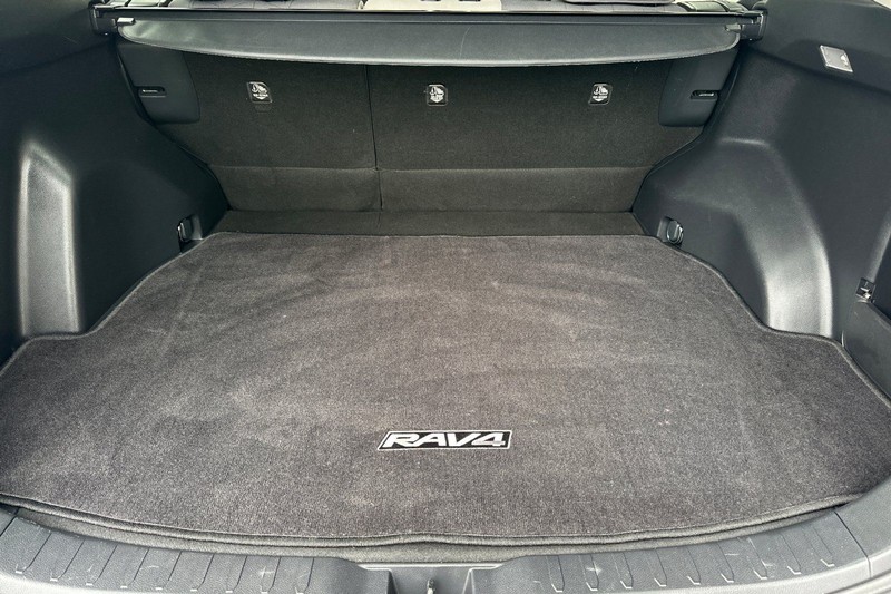 Toyota RAV4 Vehicle Full-screen Gallery Image 15