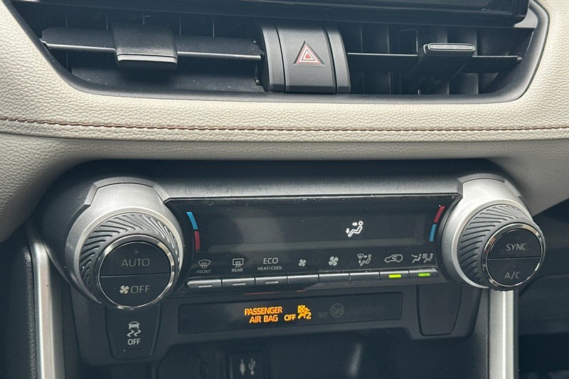 Toyota RAV4 Vehicle Full-screen Gallery Image 20