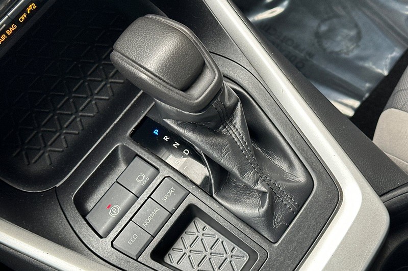 Toyota RAV4 Vehicle Full-screen Gallery Image 21