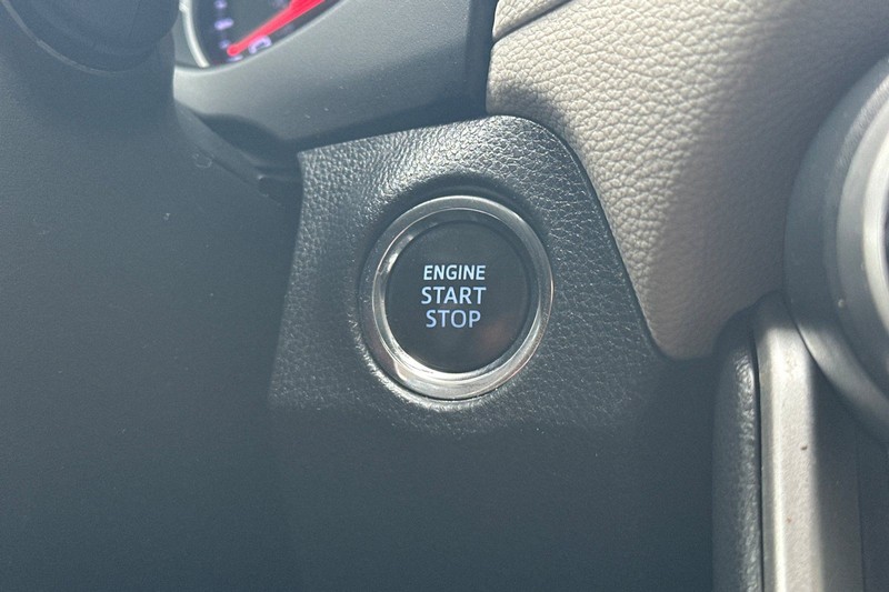 Toyota RAV4 Vehicle Full-screen Gallery Image 22