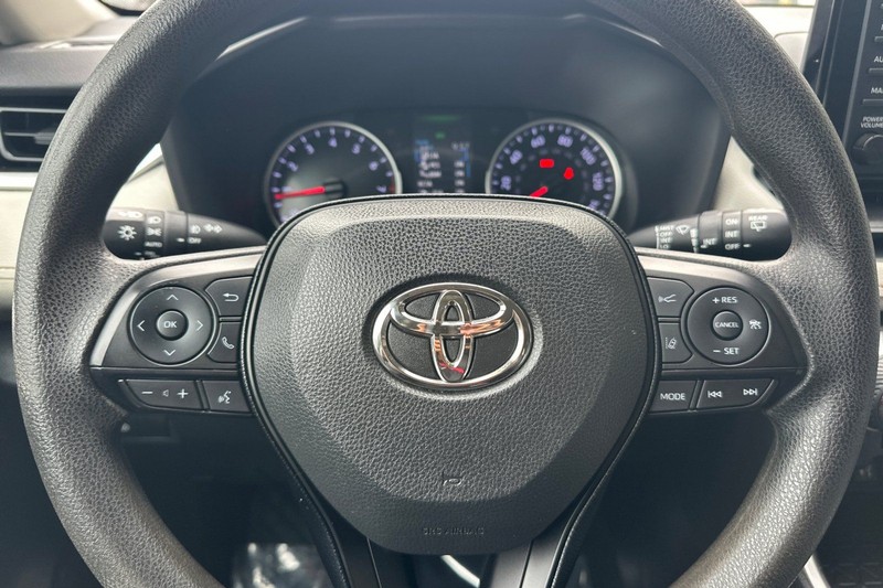 Toyota RAV4 Vehicle Full-screen Gallery Image 23