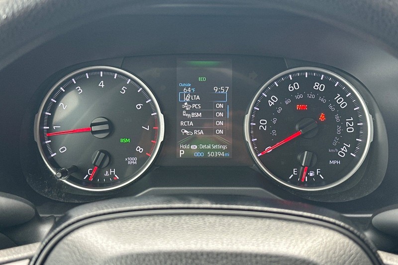 Toyota RAV4 Vehicle Full-screen Gallery Image 24