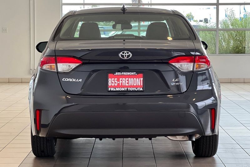 Toyota Corolla Hybrid Vehicle Full-screen Gallery Image 06