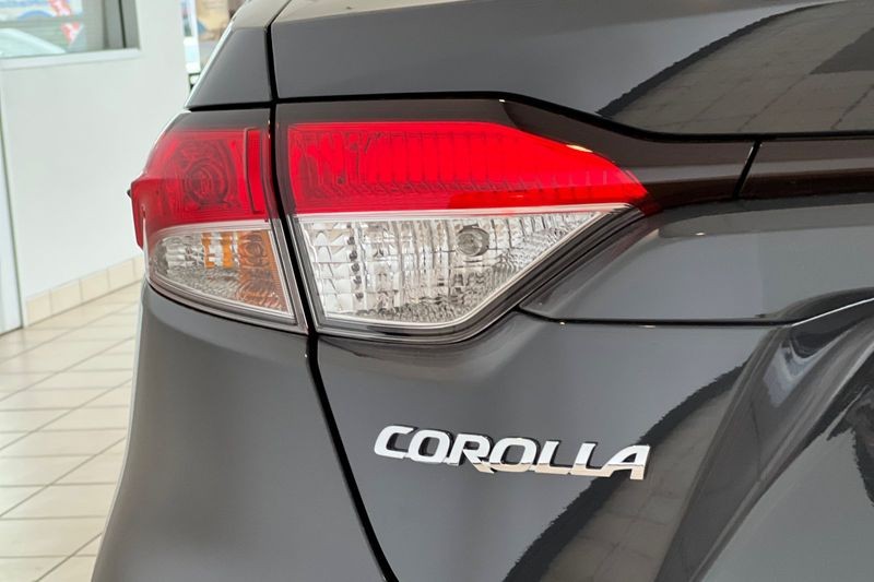 Toyota Corolla Hybrid Vehicle Full-screen Gallery Image 07