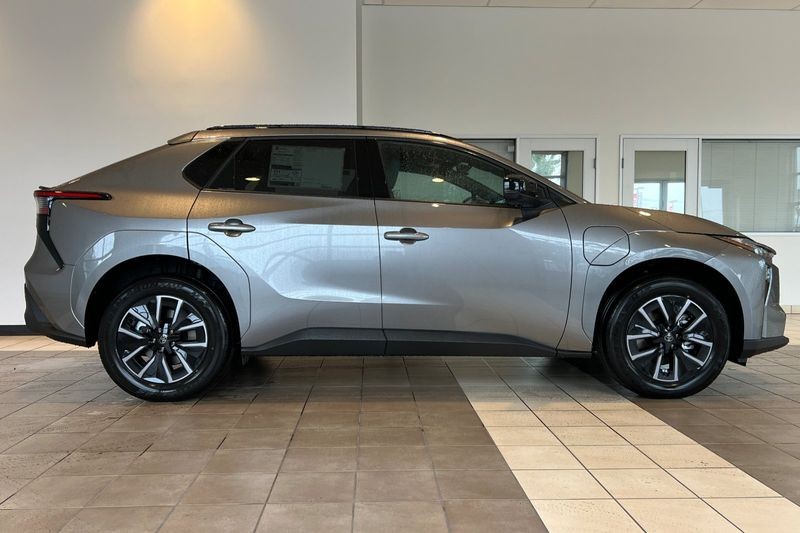 Toyota bZ Vehicle Full-screen Gallery Image 04