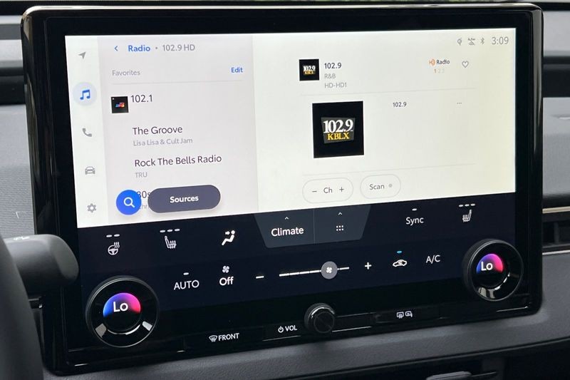Toyota bZ Vehicle Full-screen Gallery Image 16