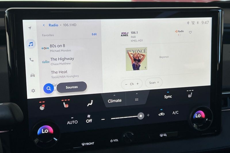 Toyota bZ Vehicle Full-screen Gallery Image 16