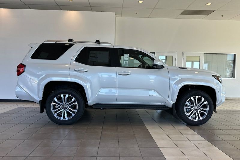 Toyota 4Runner i-FORCE MAX Hybrid Vehicle Full-screen Gallery Image 04