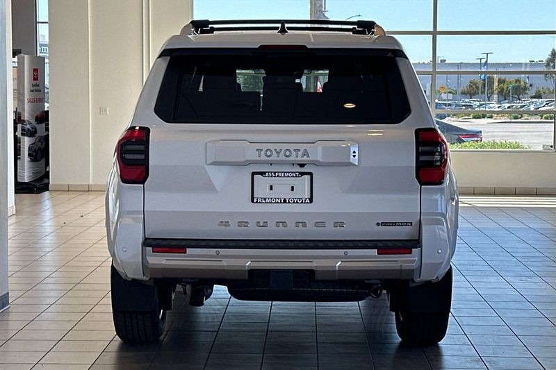 Toyota 4Runner i-FORCE MAX Hybrid Vehicle Full-screen Gallery Image 06