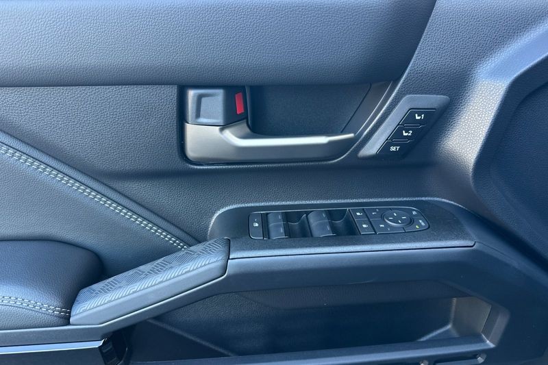 Toyota 4Runner i-FORCE MAX Hybrid Vehicle Full-screen Gallery Image 09