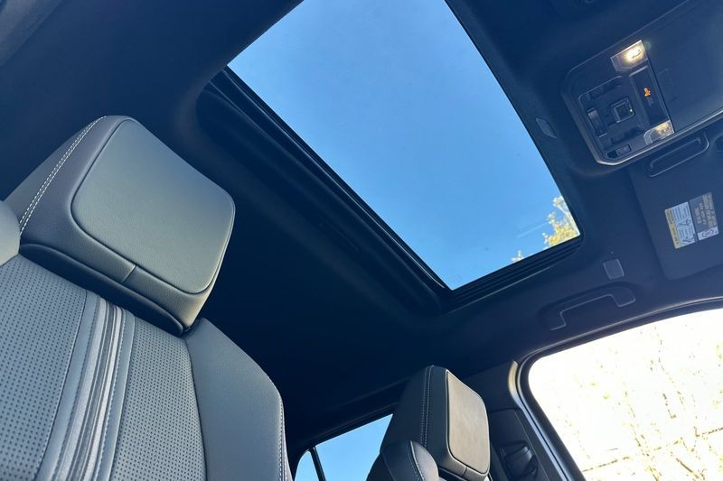 Toyota 4Runner i-FORCE MAX Hybrid Vehicle Full-screen Gallery Image 15