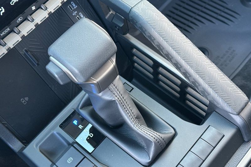 Toyota 4Runner i-FORCE MAX Hybrid Vehicle Full-screen Gallery Image 20