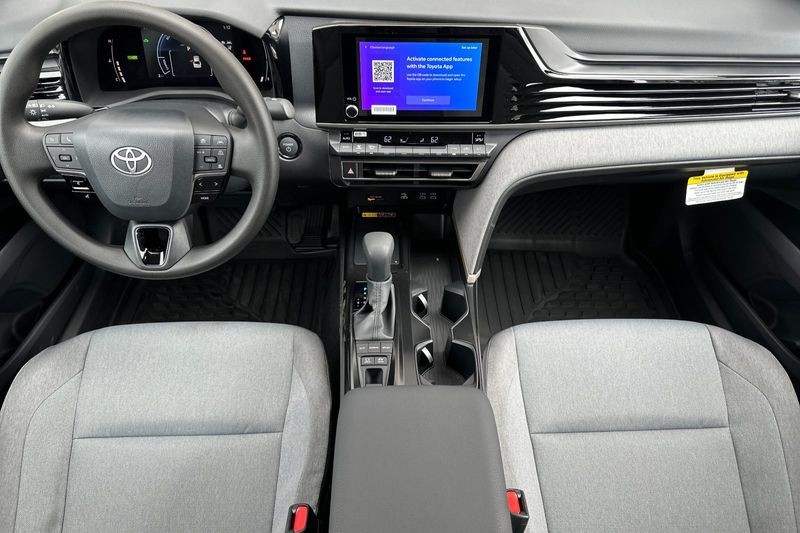 Toyota Camry Vehicle Full-screen Gallery Image 11