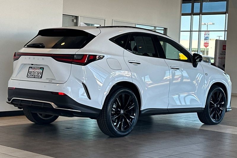 Lexus NX Vehicle Full-screen Gallery Image 04