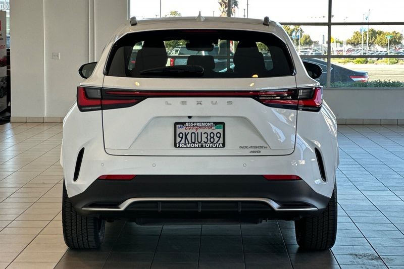 Lexus NX Vehicle Full-screen Gallery Image 05