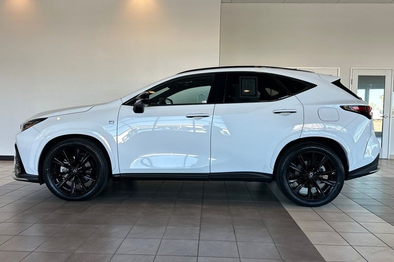 Lexus NX Vehicle Full-screen Gallery Image 07