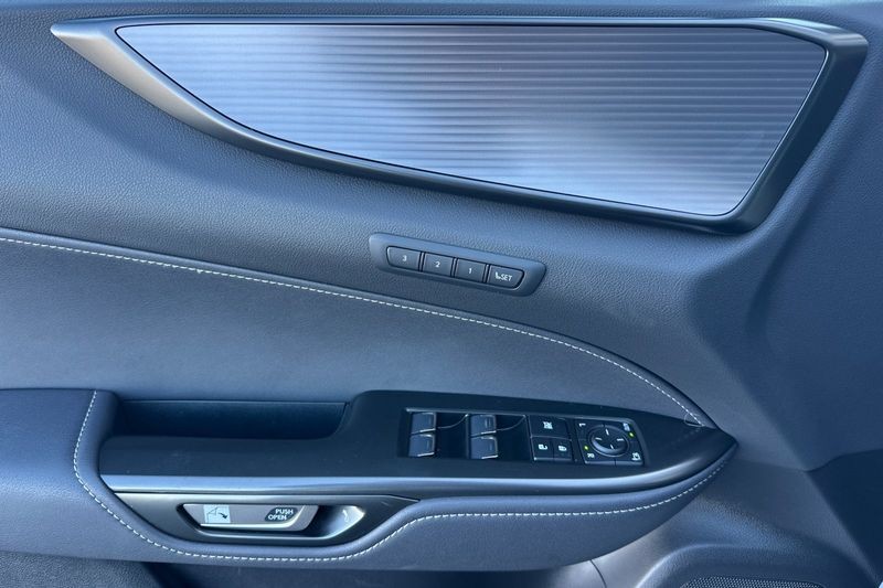 Lexus NX Vehicle Full-screen Gallery Image 11