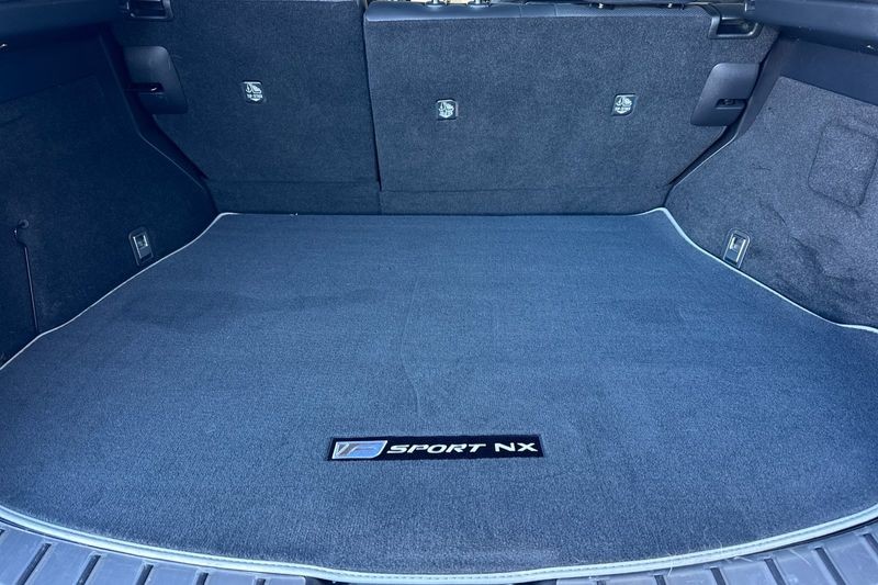 Lexus NX Vehicle Full-screen Gallery Image 15