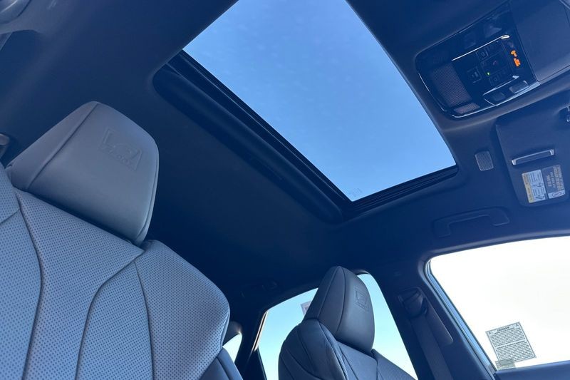 Lexus NX Vehicle Full-screen Gallery Image 17