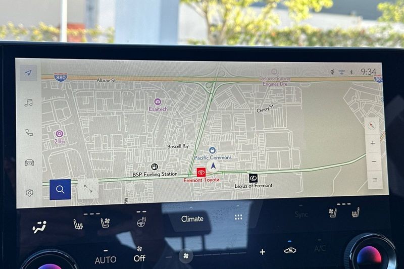 Lexus NX Vehicle Full-screen Gallery Image 19