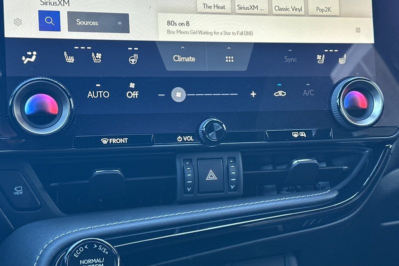 Lexus NX Vehicle Full-screen Gallery Image 21