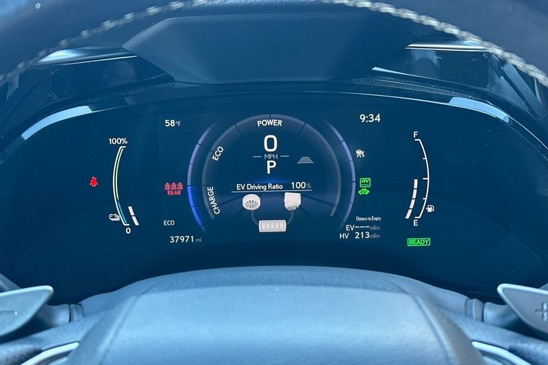 Lexus NX Vehicle Full-screen Gallery Image 25