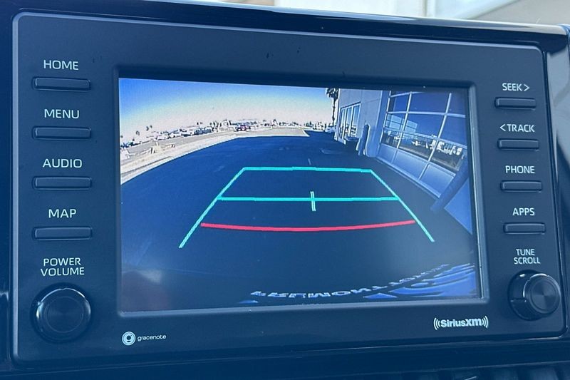 Toyota RAV4 Vehicle Full-screen Gallery Image 19