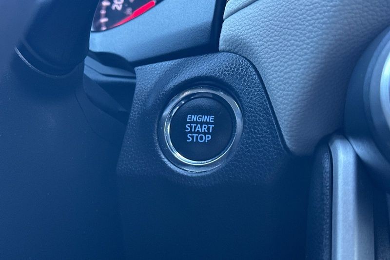 Toyota RAV4 Vehicle Full-screen Gallery Image 22