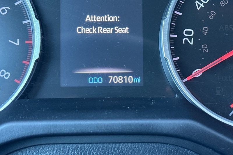 Toyota RAV4 Vehicle Full-screen Gallery Image 25