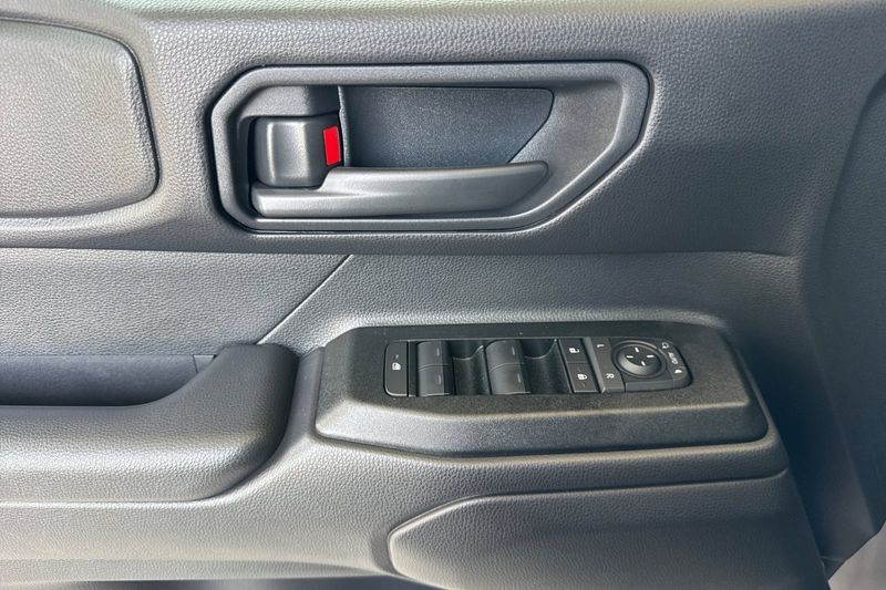 Toyota Land Cruiser Vehicle Full-screen Gallery Image 09