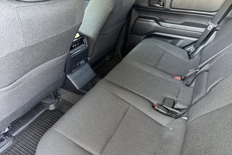 Toyota Land Cruiser Vehicle Full-screen Gallery Image 10