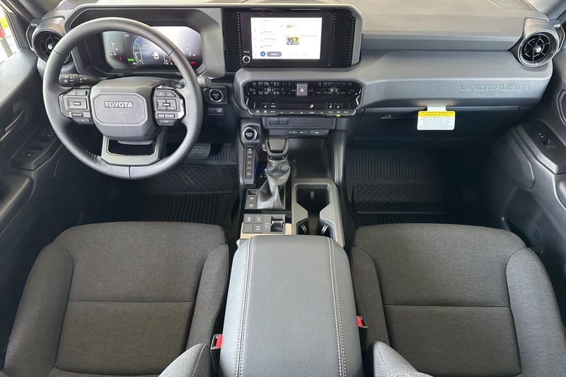 Toyota Land Cruiser Vehicle Full-screen Gallery Image 11