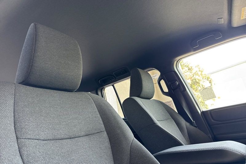 Toyota Land Cruiser Vehicle Full-screen Gallery Image 15