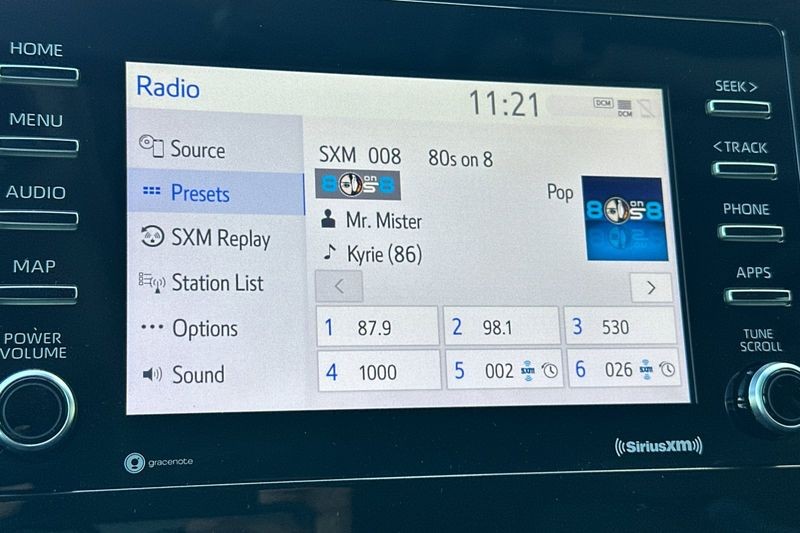 Toyota Camry Vehicle Full-screen Gallery Image 17