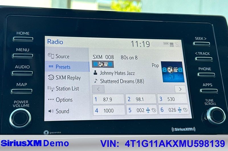 Toyota Camry Vehicle Full-screen Gallery Image 26