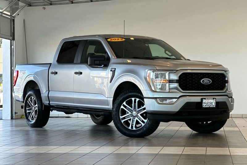 Ford F-150 Vehicle Full-screen Gallery Image 02