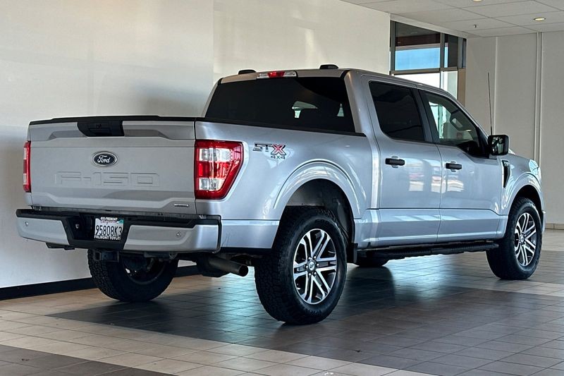 Ford F-150 Vehicle Full-screen Gallery Image 04