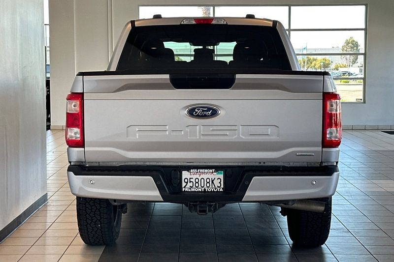 Ford F-150 Vehicle Full-screen Gallery Image 05